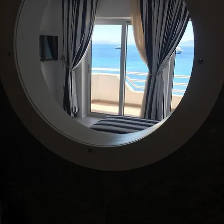 Uslu Hotel Royal Yachting מלון *