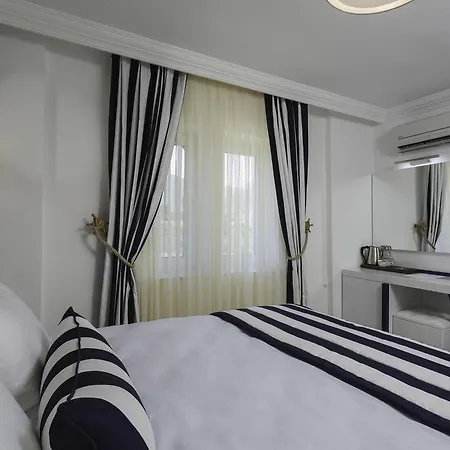 מלון Uslu Hotel Royal Yachting