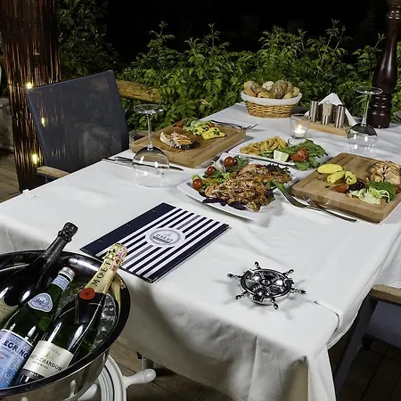 Uslu Hotel Royal Yachting מלון *