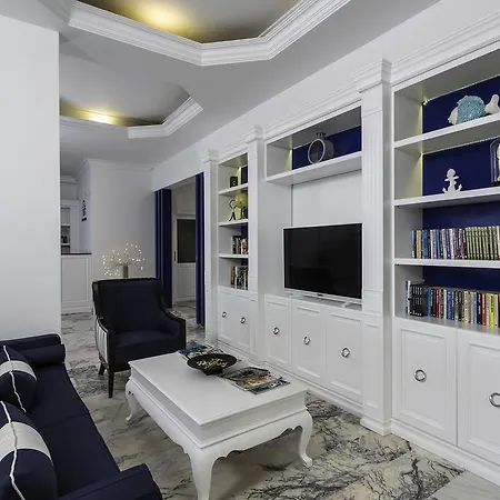 Uslu Hotel Royal Yachting מלון *