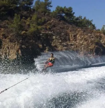 Uslu Hotel Royal Yachting מלון