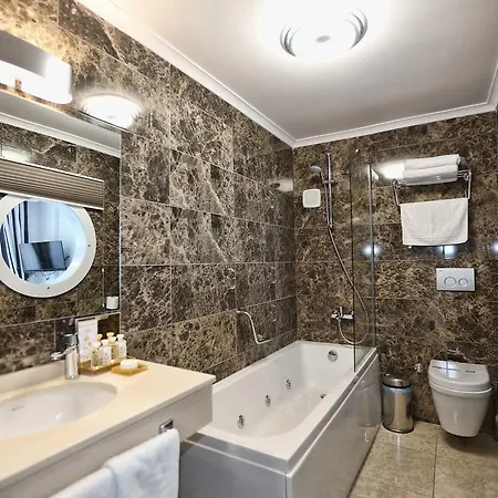 Uslu Hotel Royal Yachting מלון *