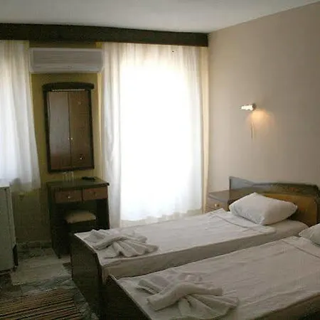 Uslu Hotel Royal Yachting מלון *