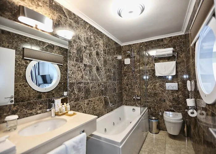 Uslu Hotel Royal Yachting 호텔 *